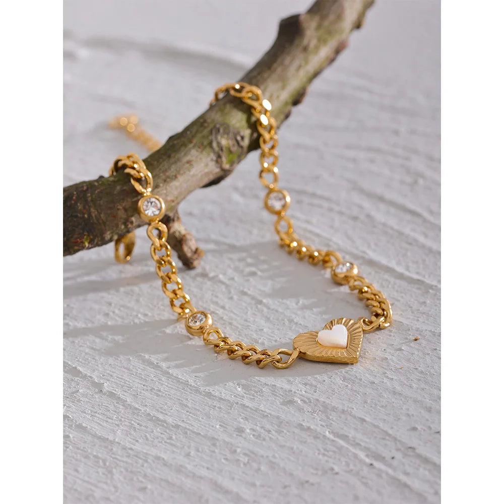 Amira Bracele