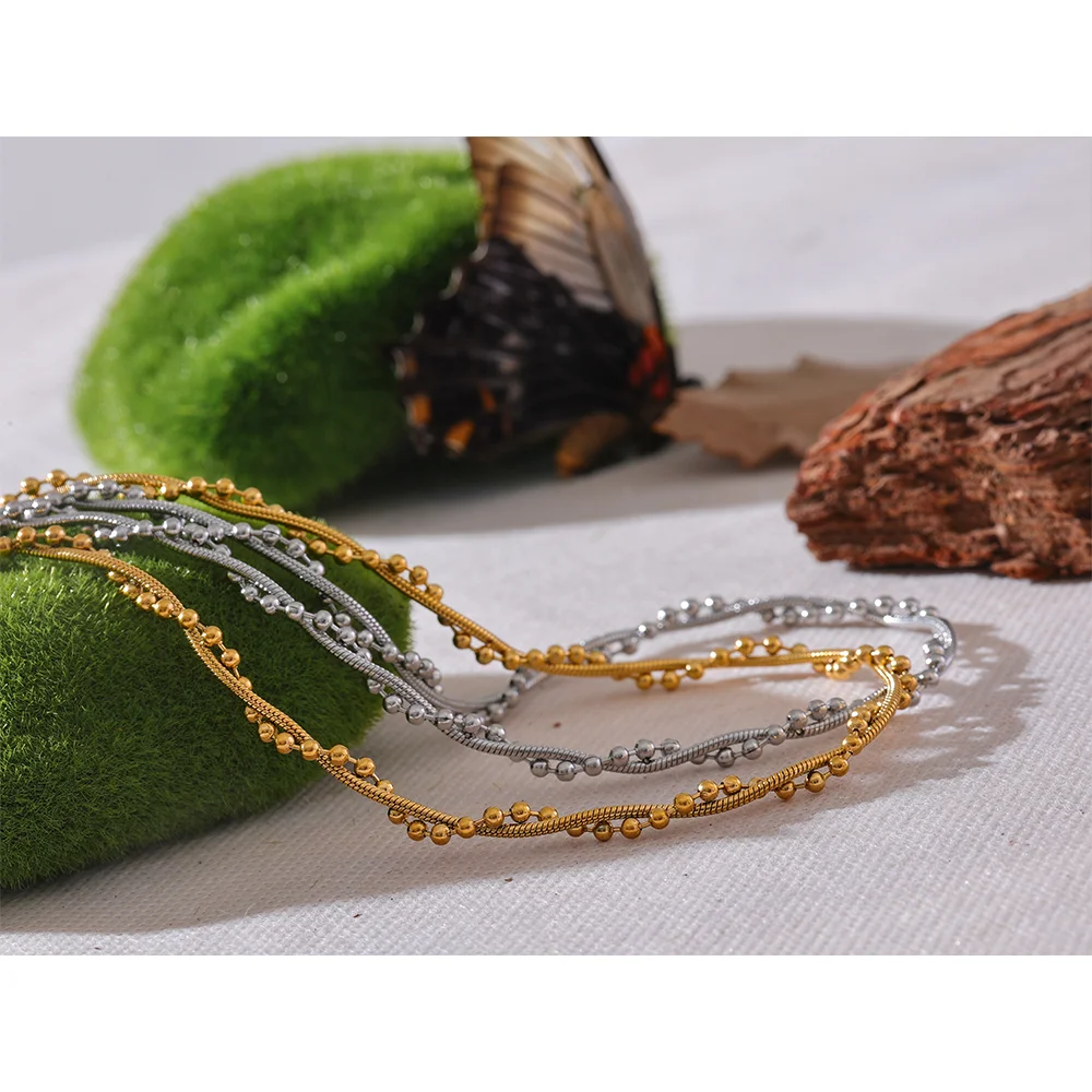 Mary Necklace